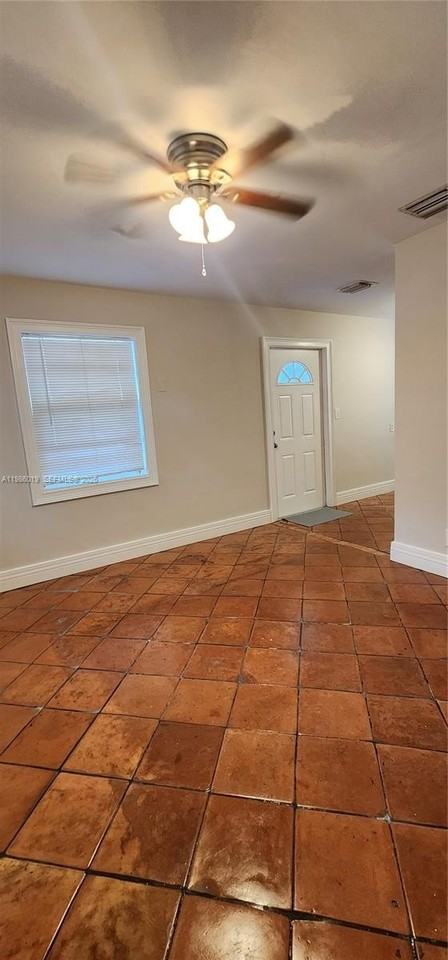 2964 Ne 12th Ter - Photo 5 of 12