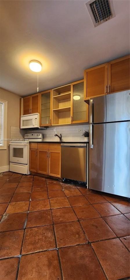 2964 Ne 12th Ter - Photo 6 of 12