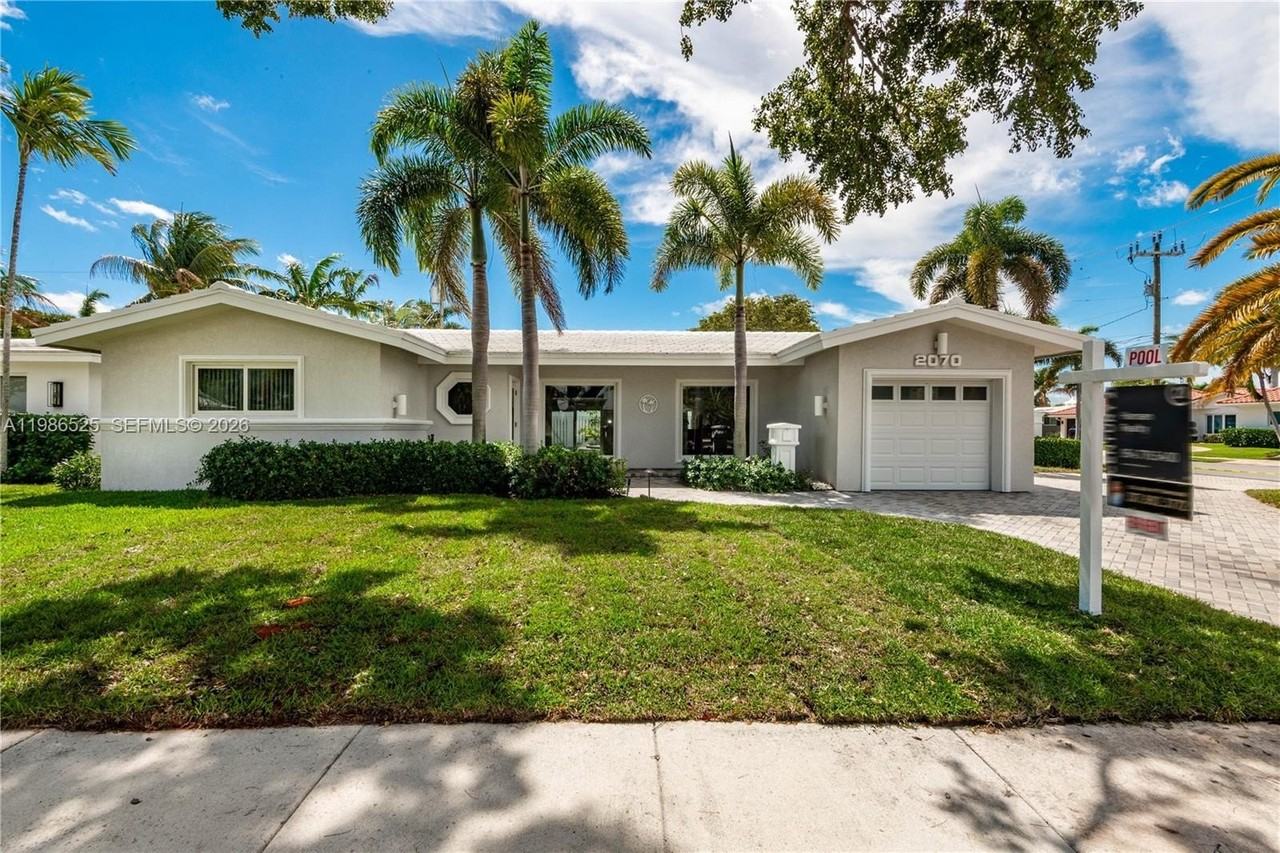 2070 Ne 65th St - Photo 2 of 34