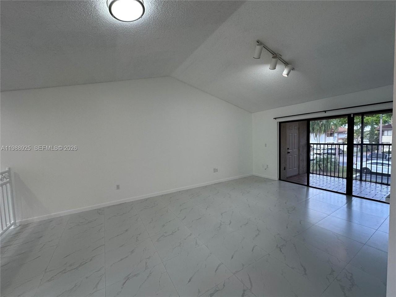 9702 Sw 138th Ave #9702 - Photo 7 of 35