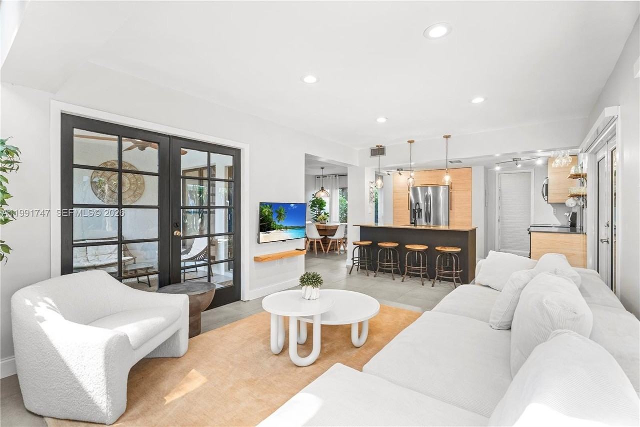 3145 Virginia St #4 - Photo 4 of 37