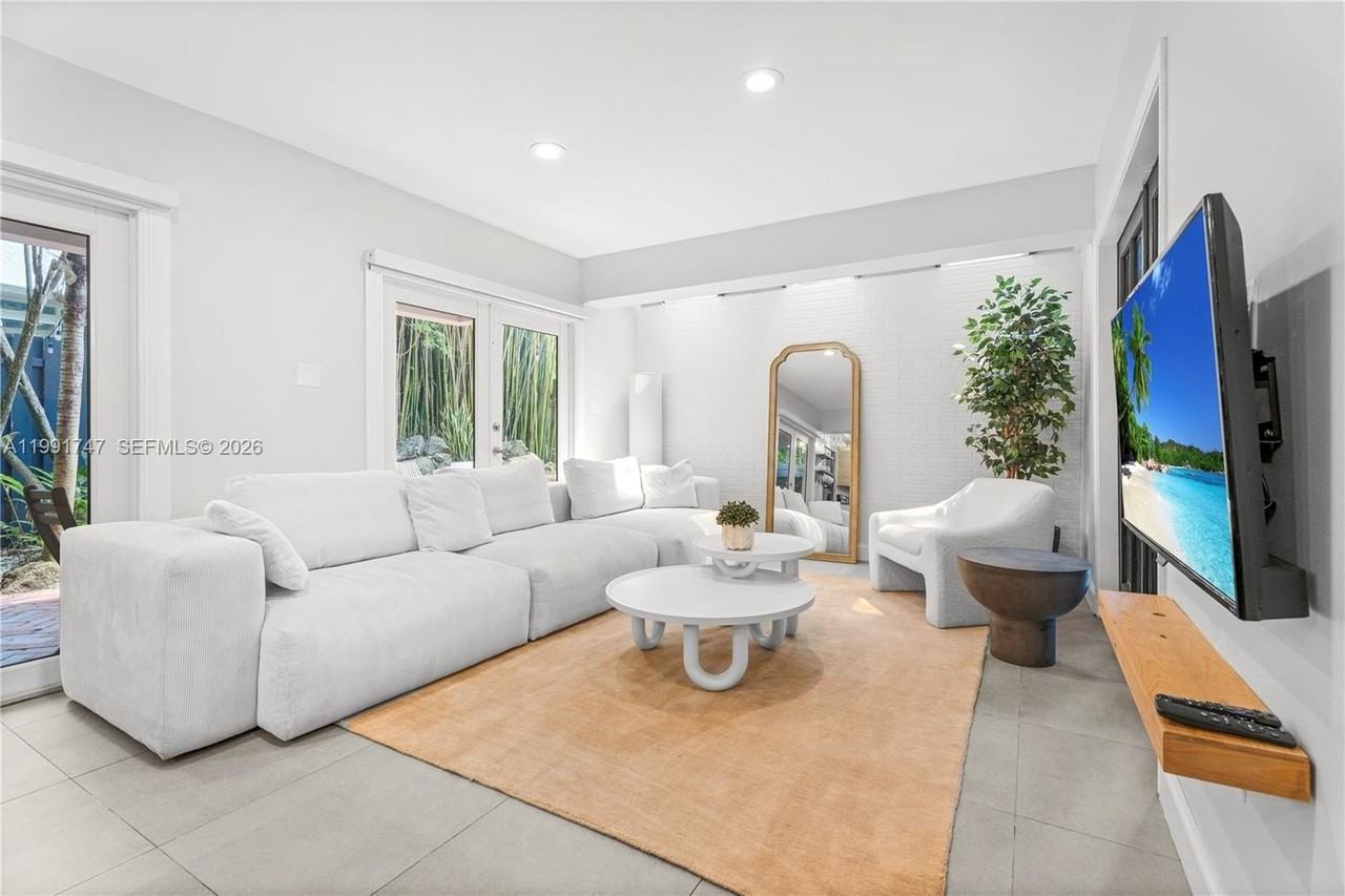 3145 Virginia St #4 - Photo 5 of 37