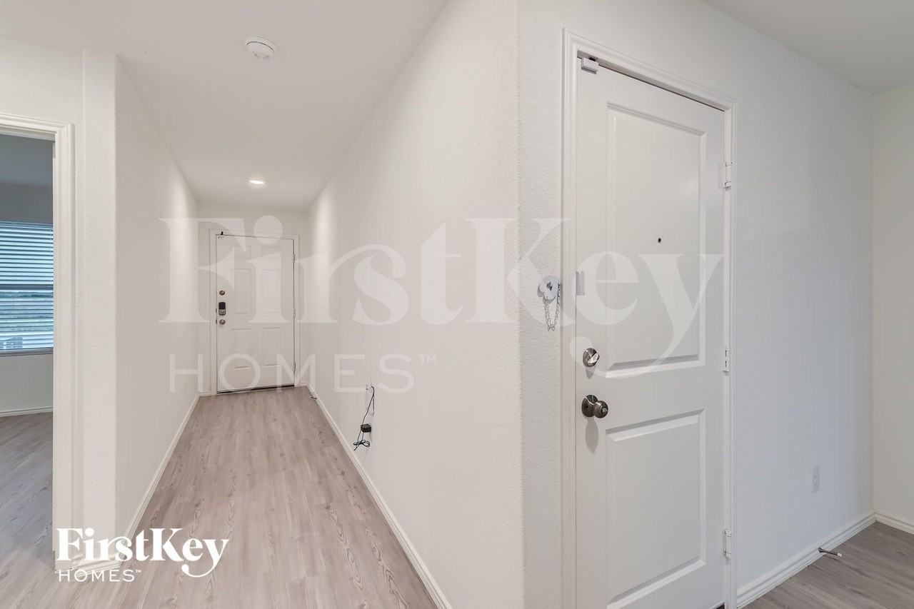 3945 Far Horizon - Photo 4 of 28