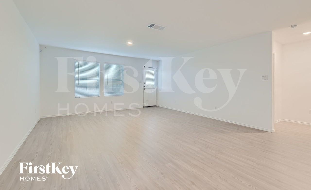 3945 Far Horizon - Photo 5 of 28