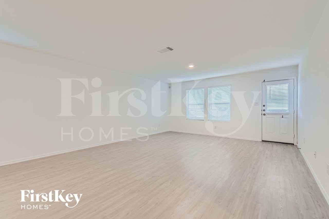 3945 Far Horizon - Photo 6 of 28