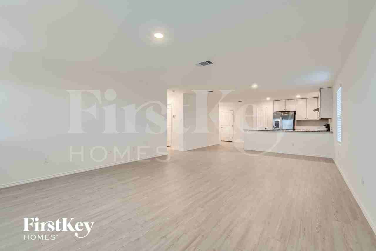 3945 Far Horizon - Photo 7 of 28