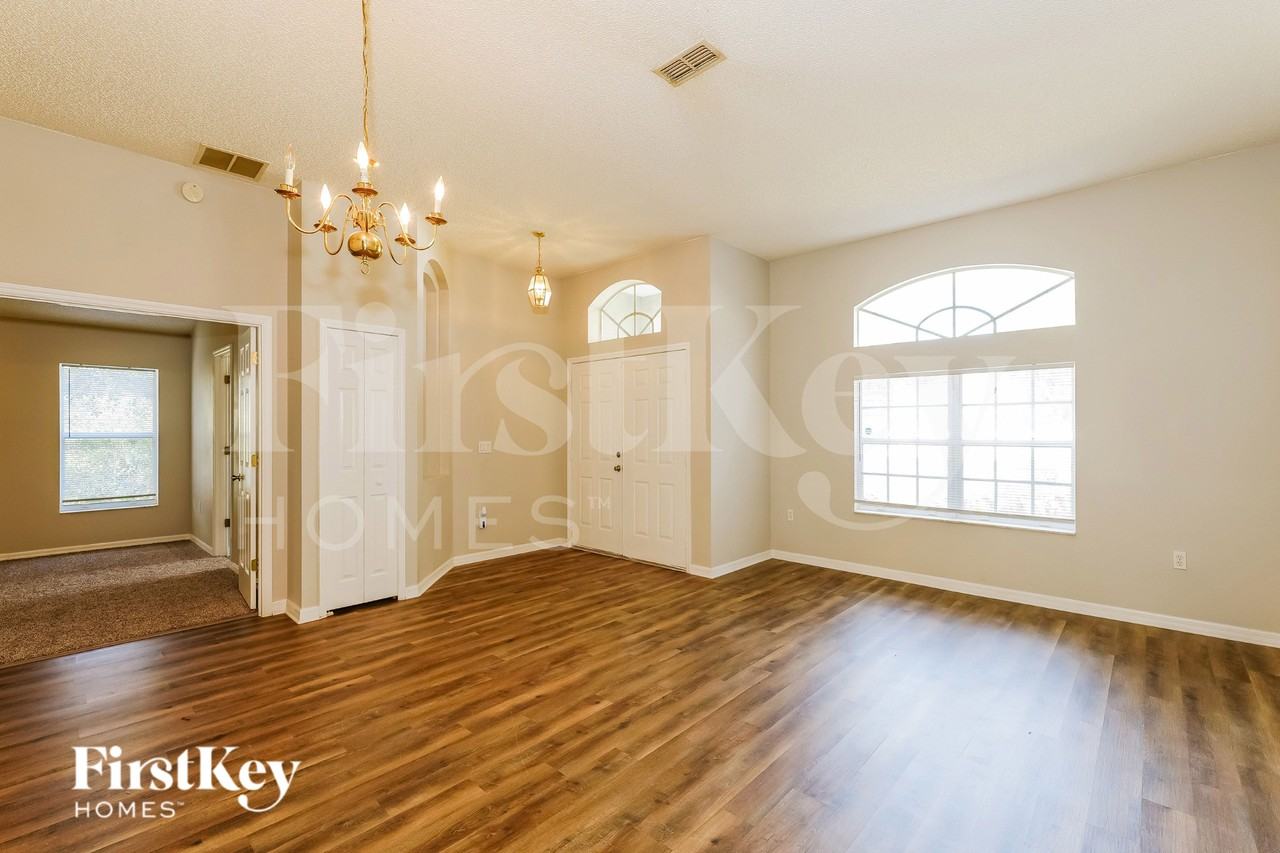 2411 Dumas Dr - Photo 3 of 15