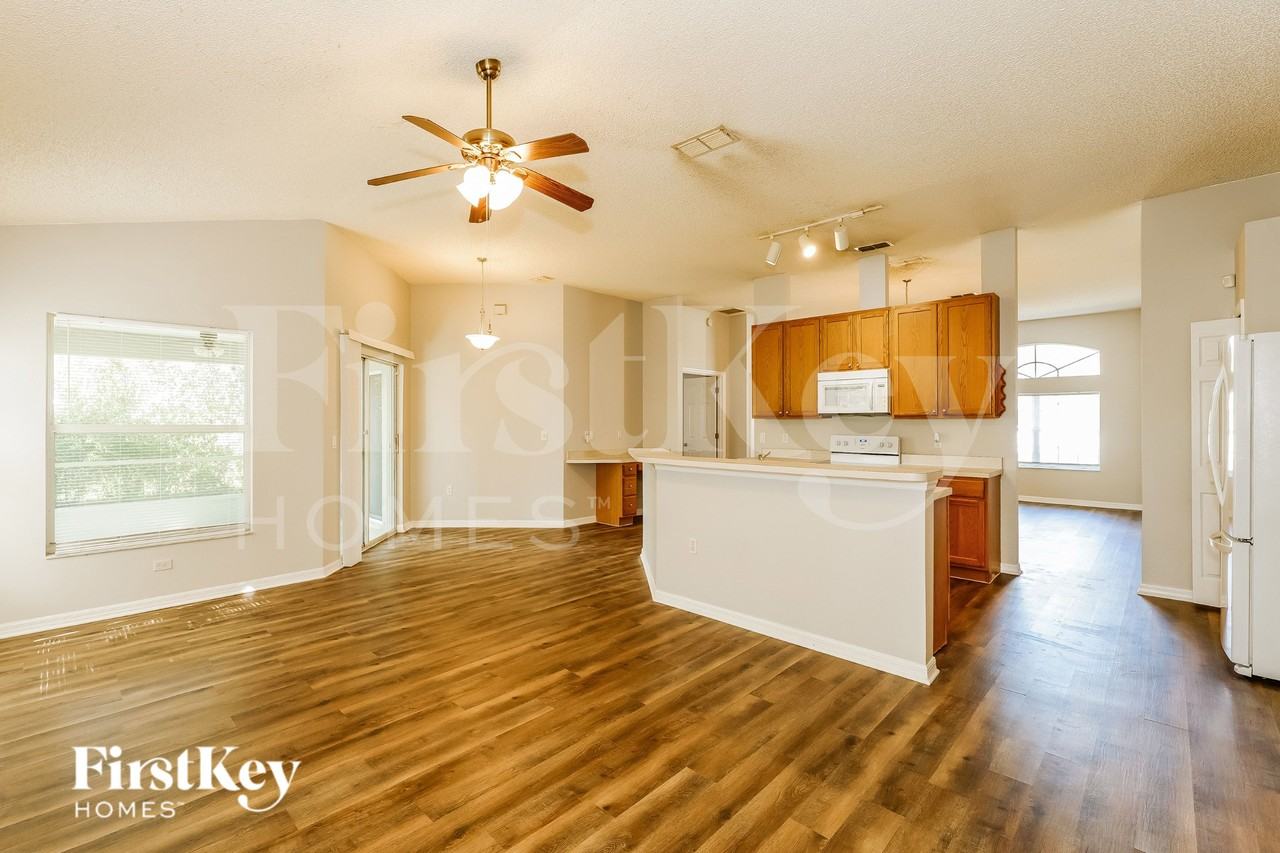 2411 Dumas Dr - Photo 5 of 15