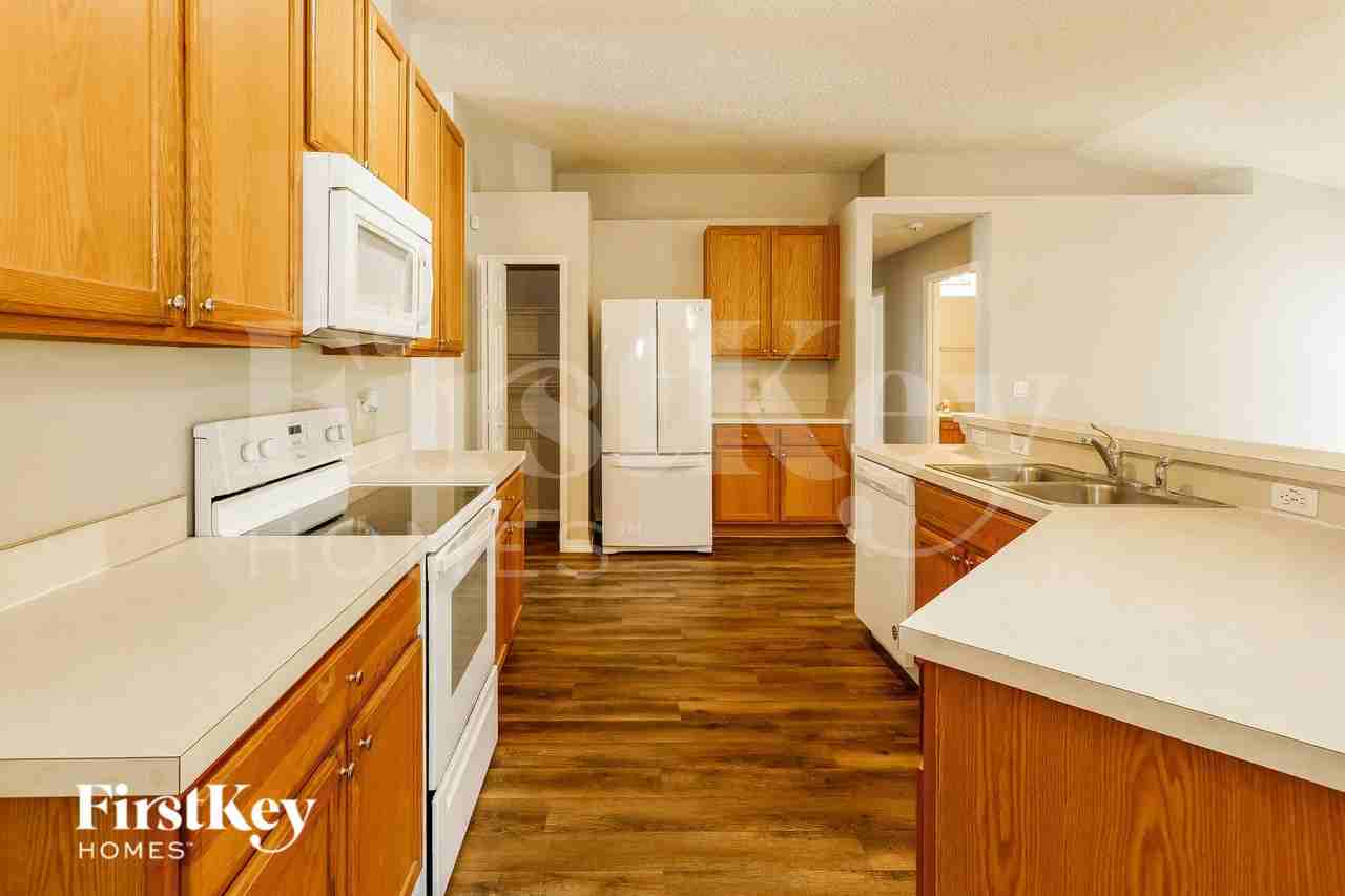 2411 Dumas Dr - Photo 7 of 15