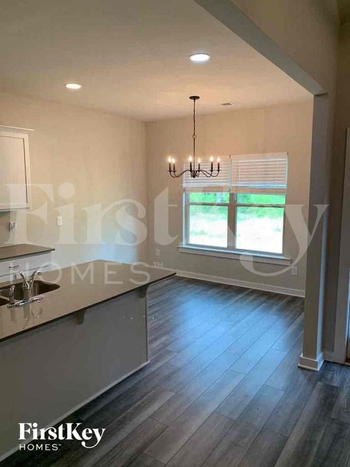 305 Avalon Way - Photo 2 of 10