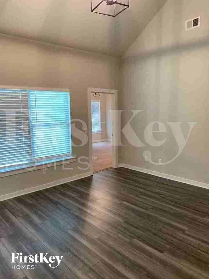 305 Avalon Way - Photo 3 of 10