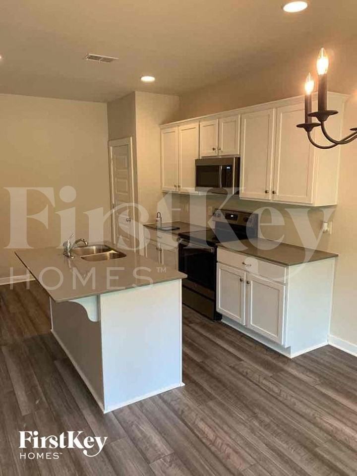 305 Avalon Way - Photo 4 of 10