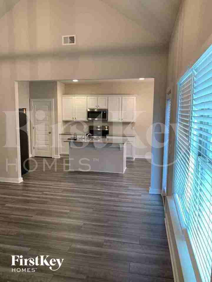 305 Avalon Way - Photo 5 of 10