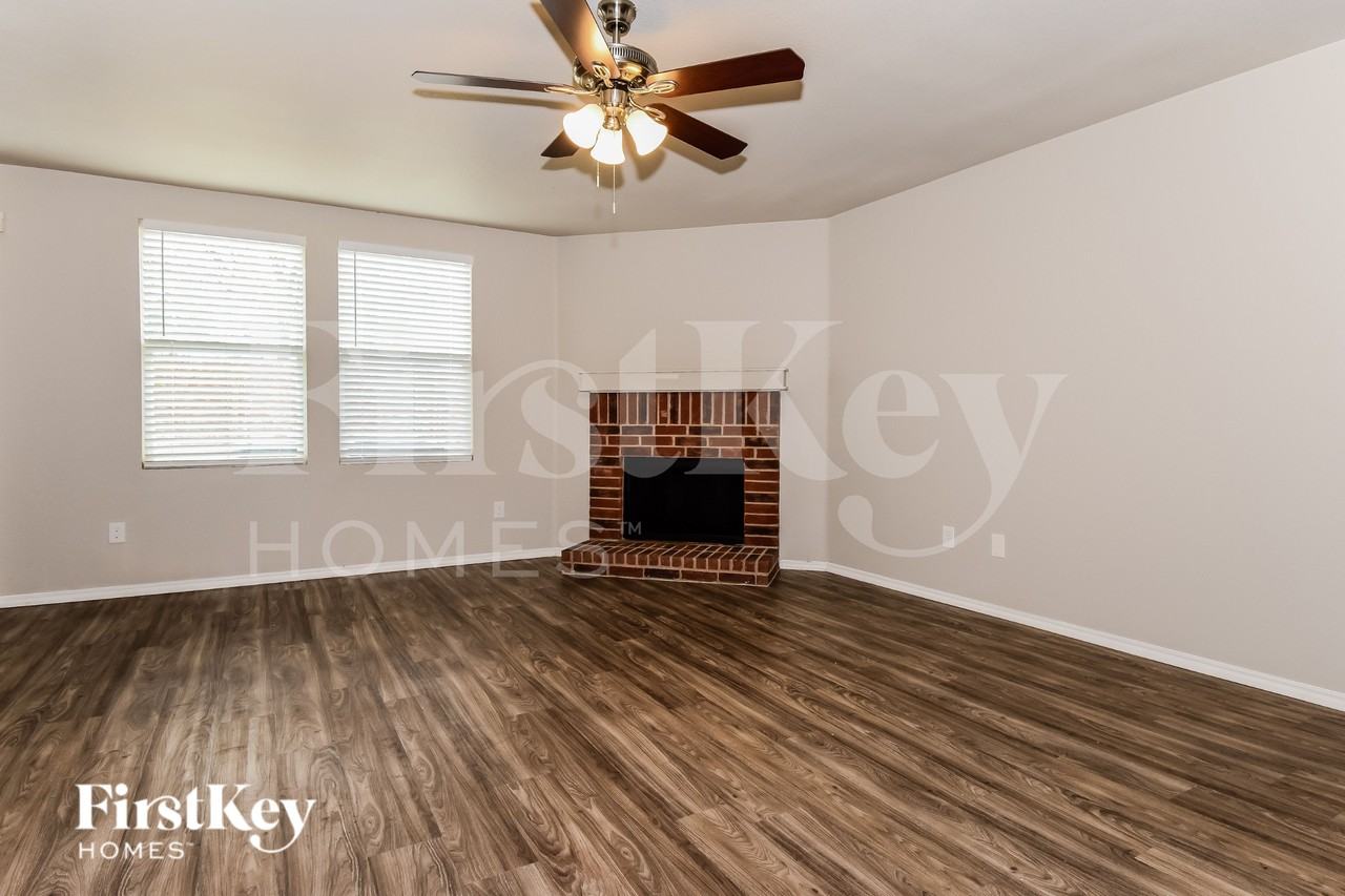 11036 Rankin Dr - Photo 3 of 15