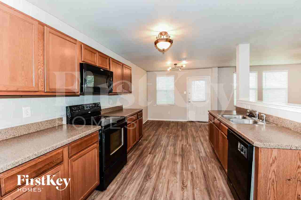 11036 Rankin Dr - Photo 6 of 15