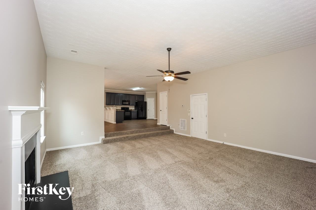 855 Chapman St - Photo 4 of 15