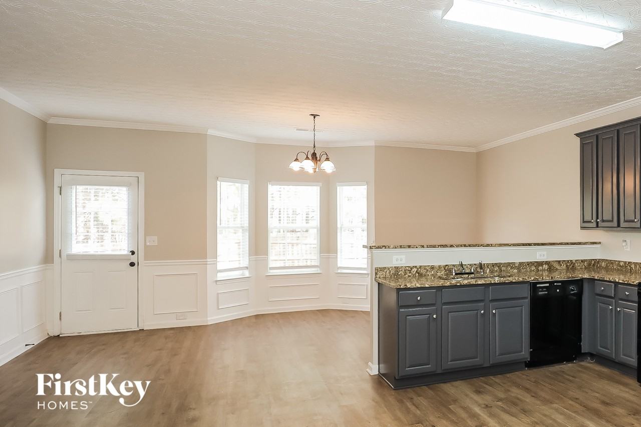 855 Chapman St - Photo 6 of 15