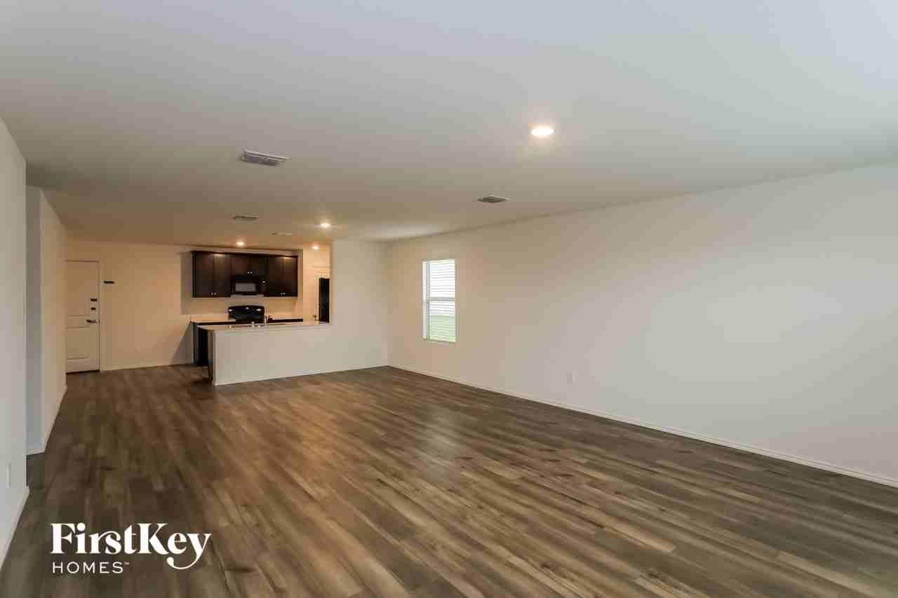 448 Frio Pass Trl - Photo 3 of 15