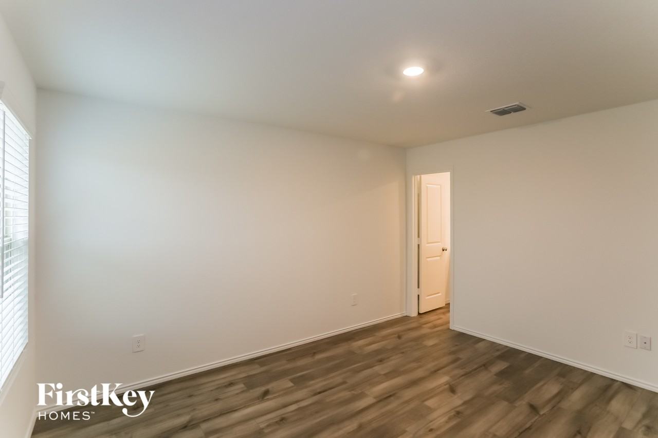 448 Frio Pass Trl - Photo 7 of 15