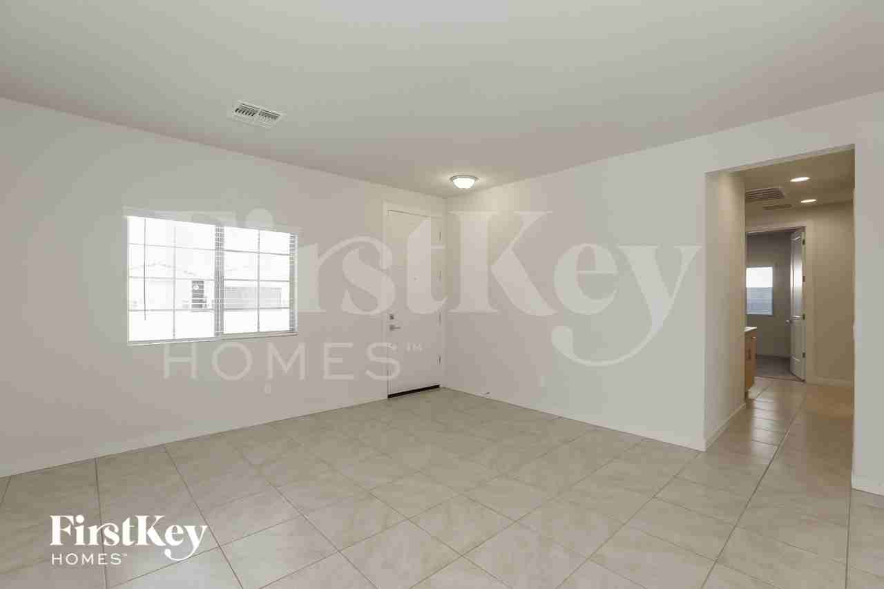 42317 W Ramirez Dr - Photo 3 of 15