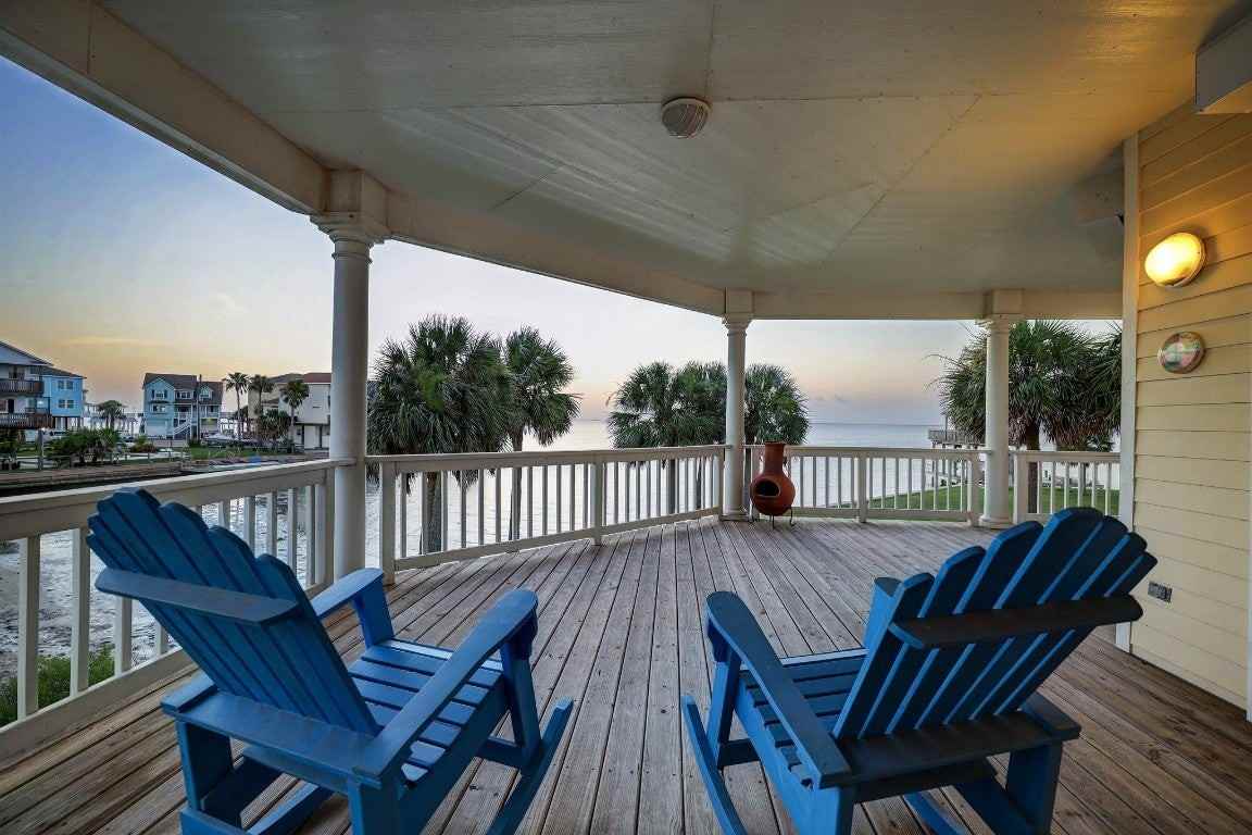 22621 Bay Point Dr - Photo 3 of 40