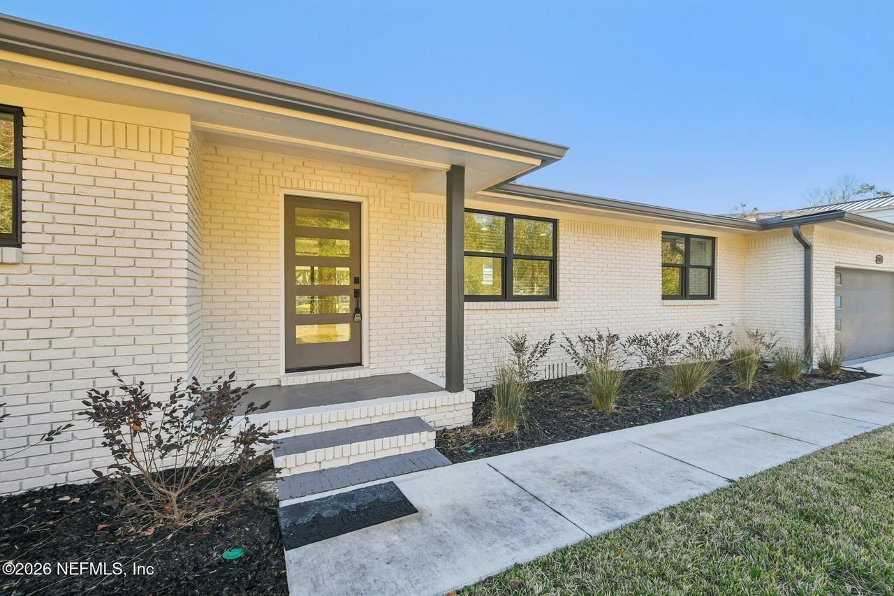 3165 Creighton Forest Dr - Photo 4 of 50
