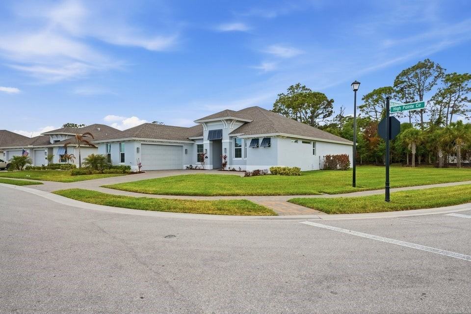 6391 High Pointe Cir - Photo 3 of 36