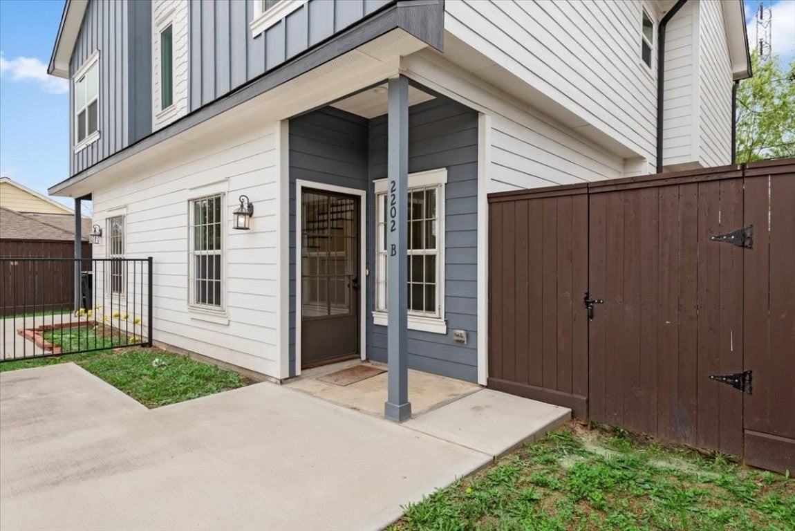 2202 Lynnfield St - Photo 4 of 31