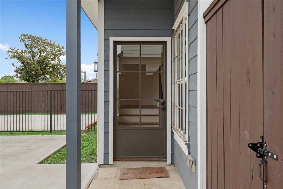 2202 Lynnfield St - Photo 5 of 31