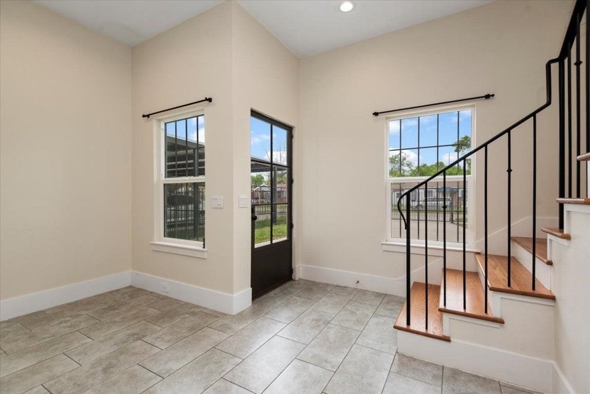 2202 Lynnfield St - Photo 7 of 31