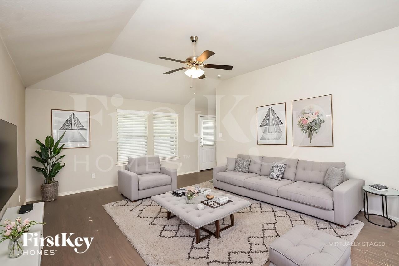 2520 Doe Run - Photo 3 of 19