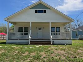 featured image of 228 N Dixie St
