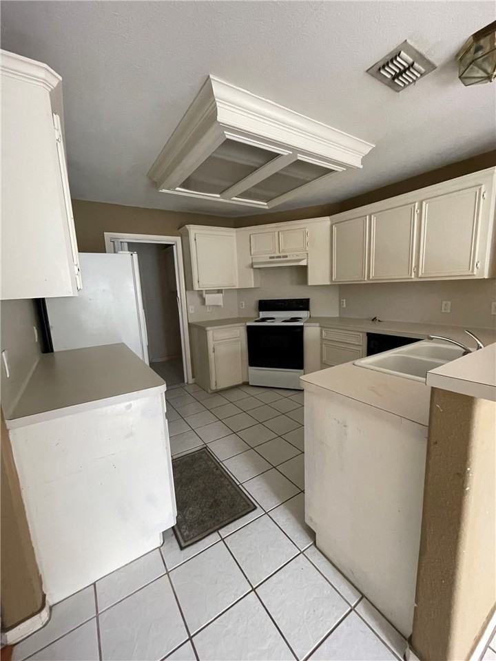 7910 Impala Dr - Photo 4 of 9
