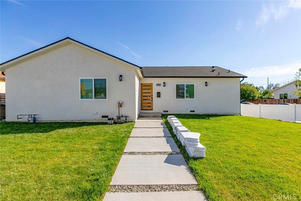 12340 Lull St - Photo 3 of 33