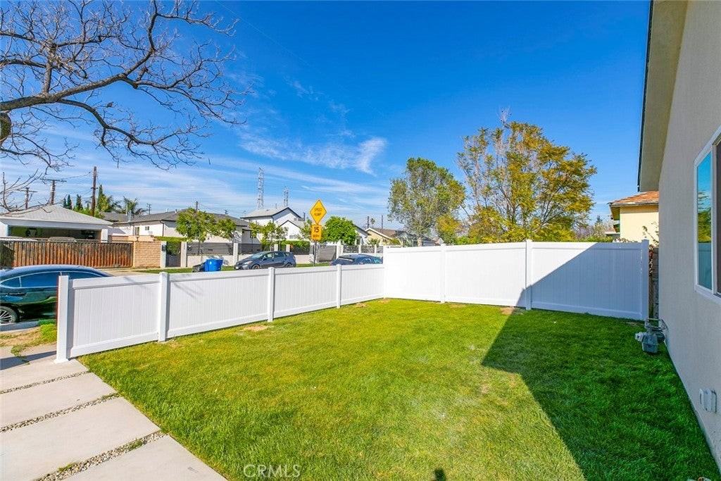 12340 Lull St - Photo 6 of 33