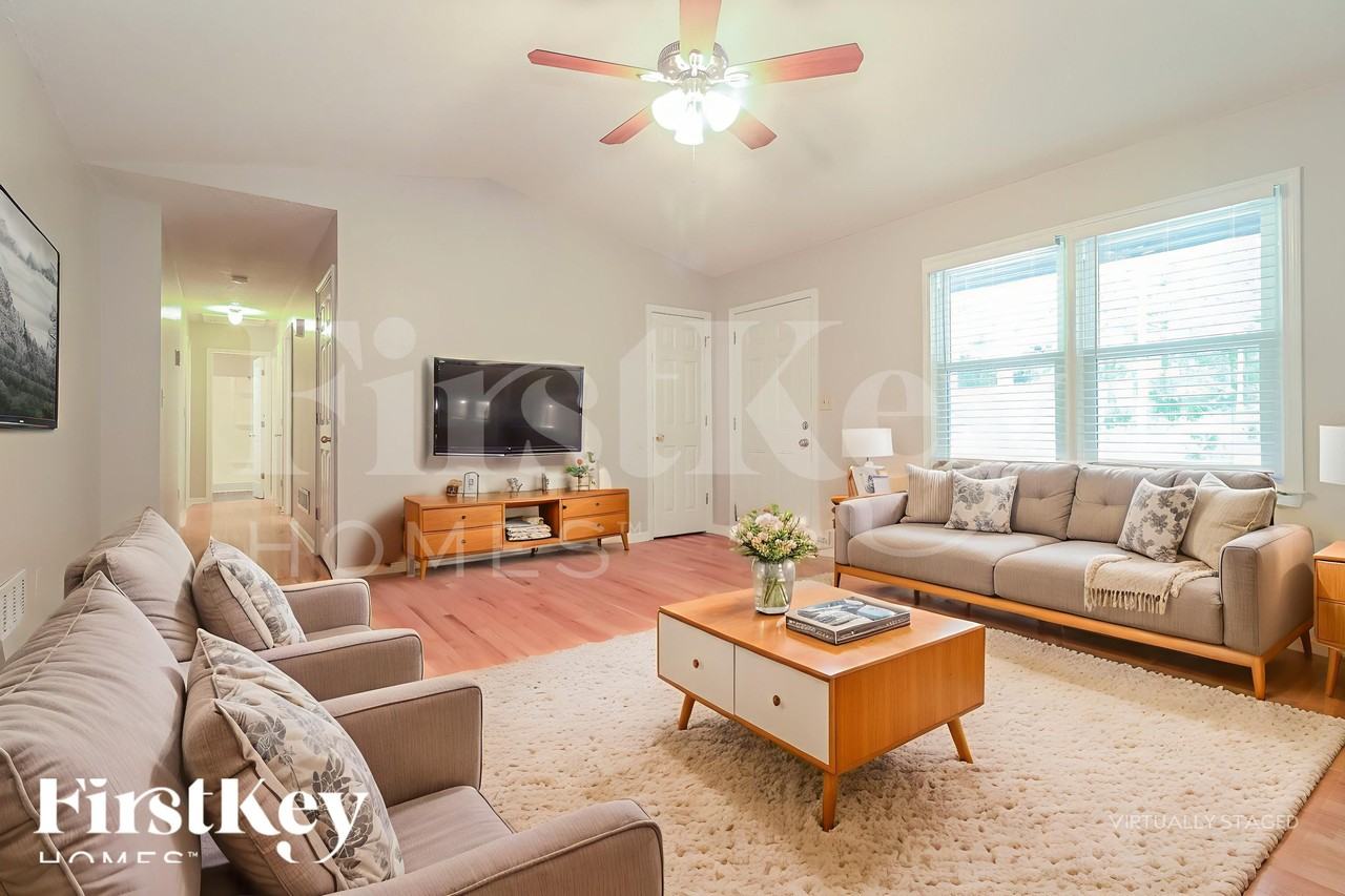 124 Spring Dr - Photo 4 of 18