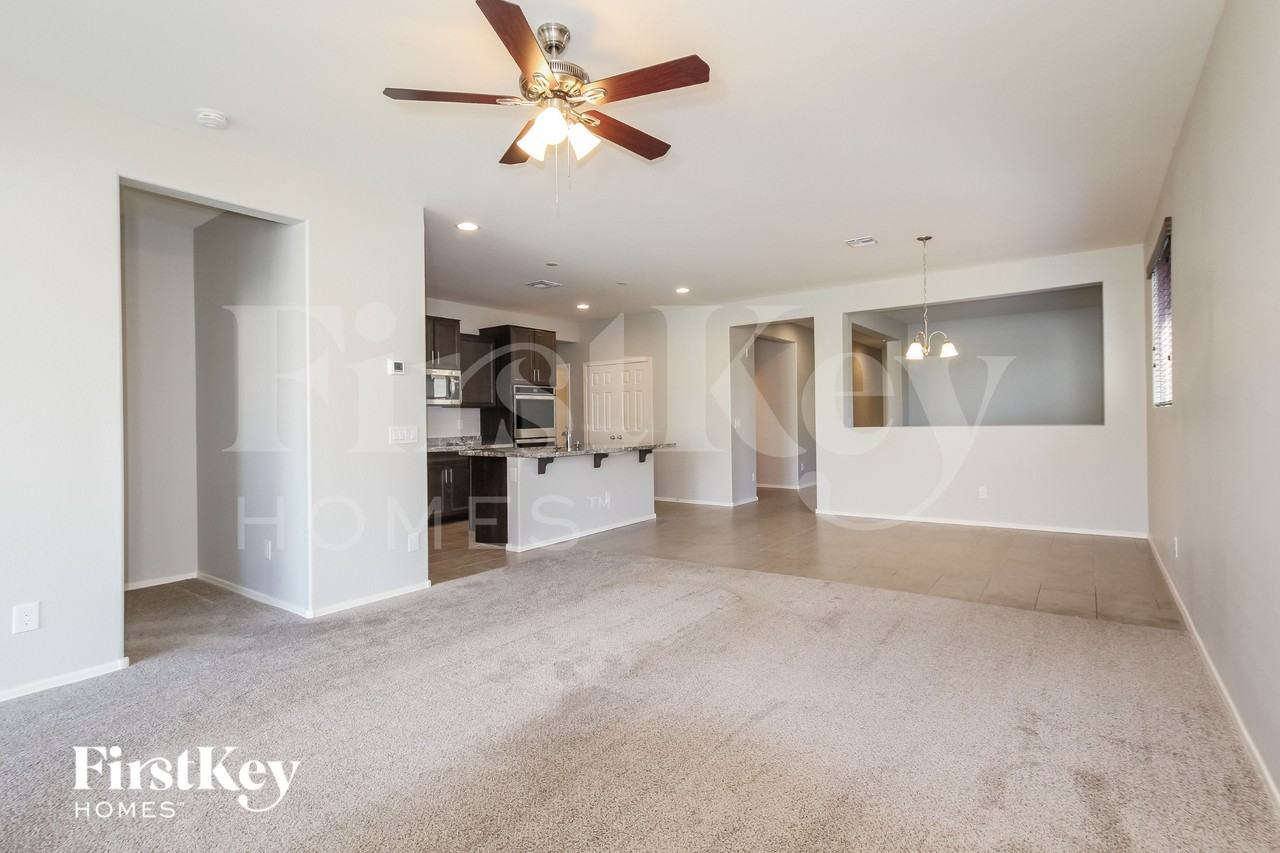 18068 W Tina Ln - Photo 3 of 16