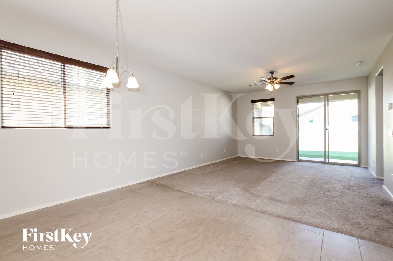 18068 W Tina Ln - Photo 4 of 16