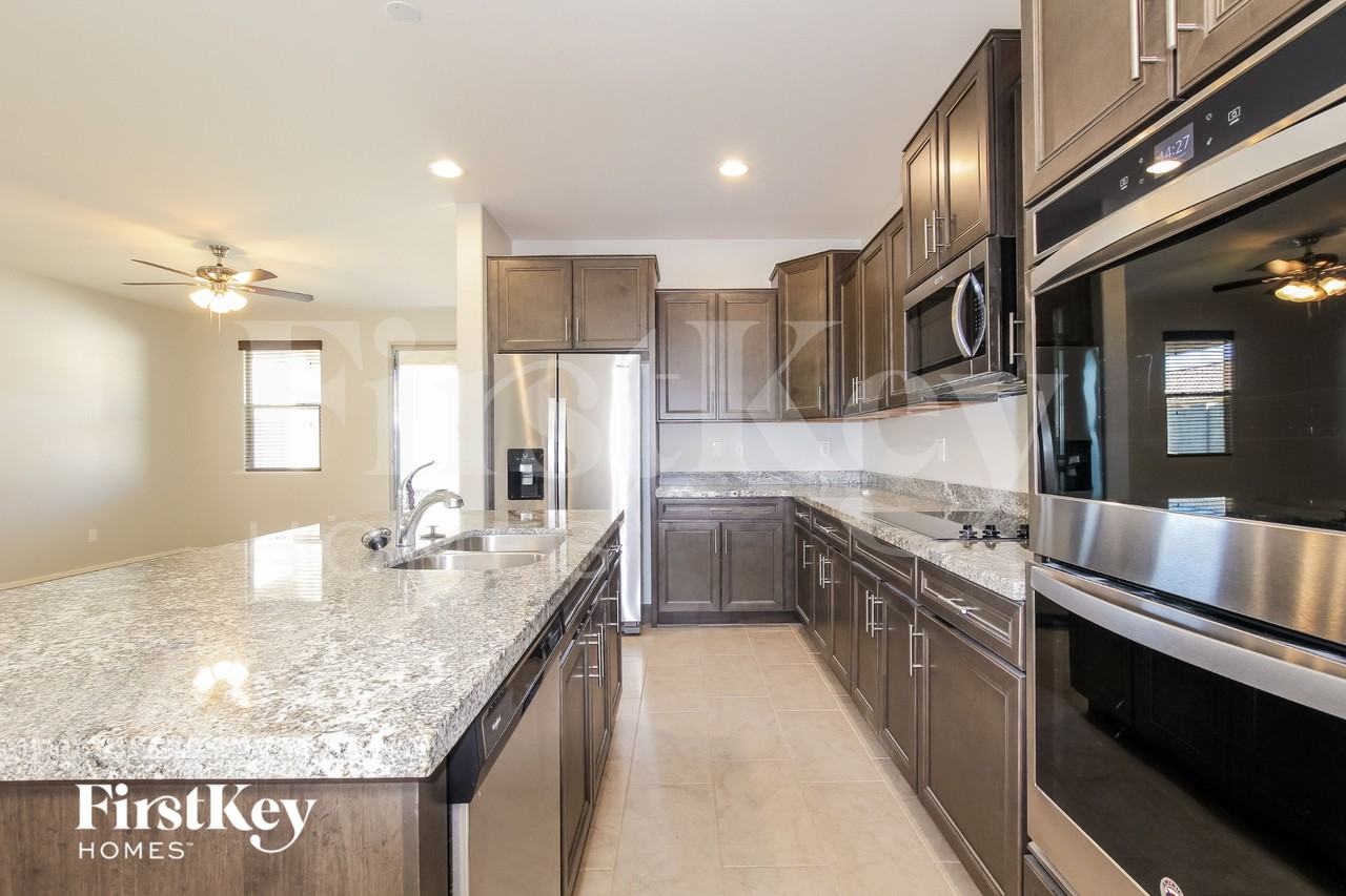 18068 W Tina Ln - Photo 6 of 16