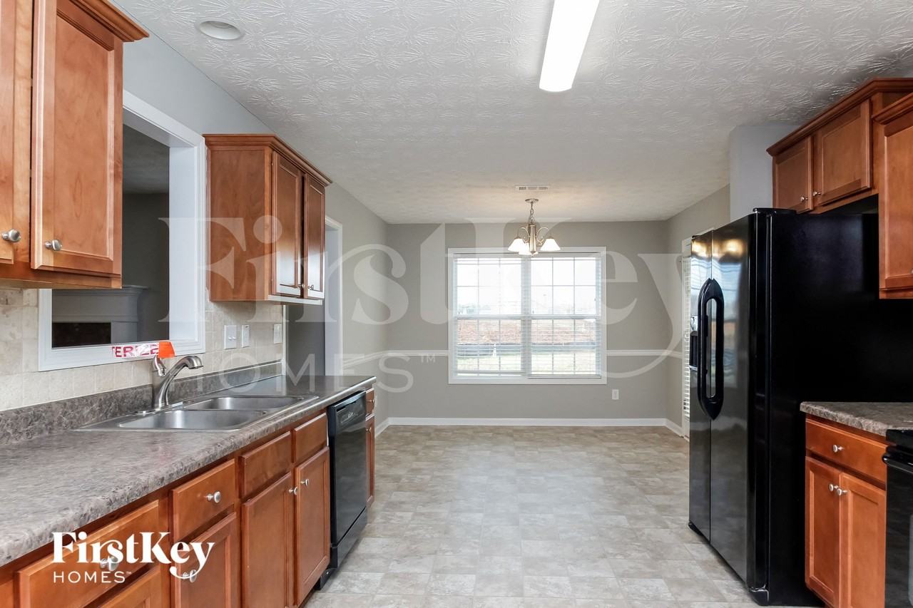 85 Natalie Ct - Photo 5 of 15