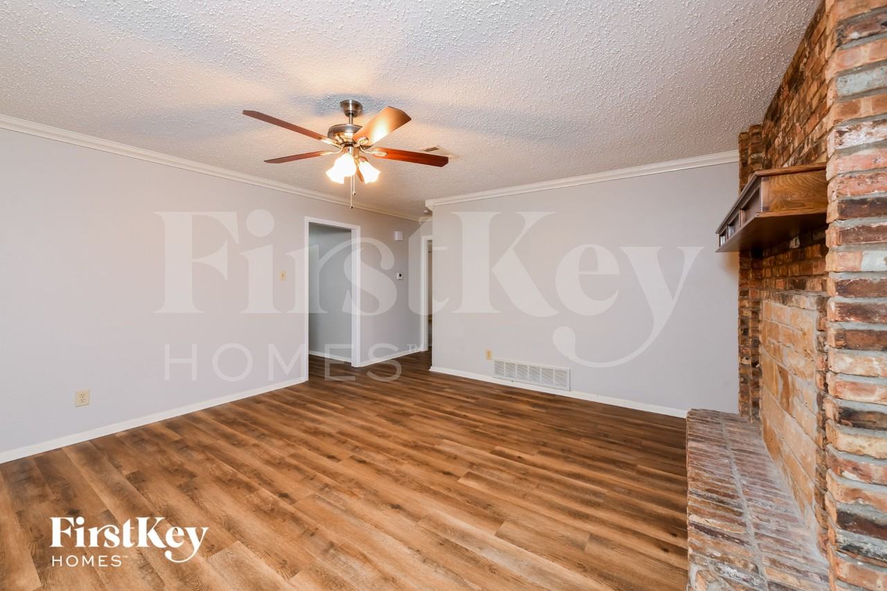 612 Mesa Dr - Photo 3 of 16