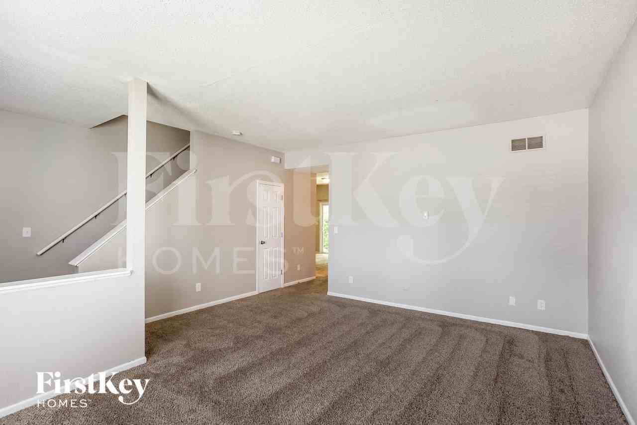 448 Bridgestone Dr - Photo 4 of 15