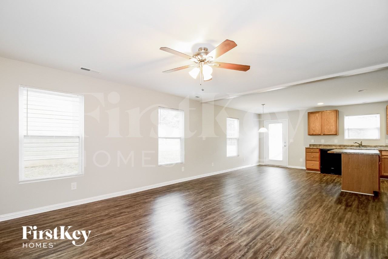 4300 Oak Pointe Dr - Photo 4 of 19