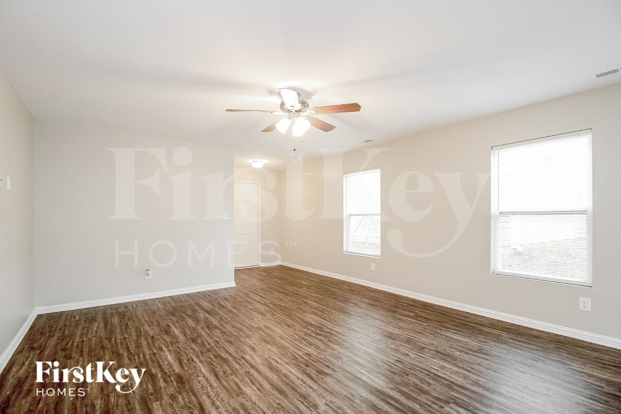 4300 Oak Pointe Dr - Photo 6 of 19