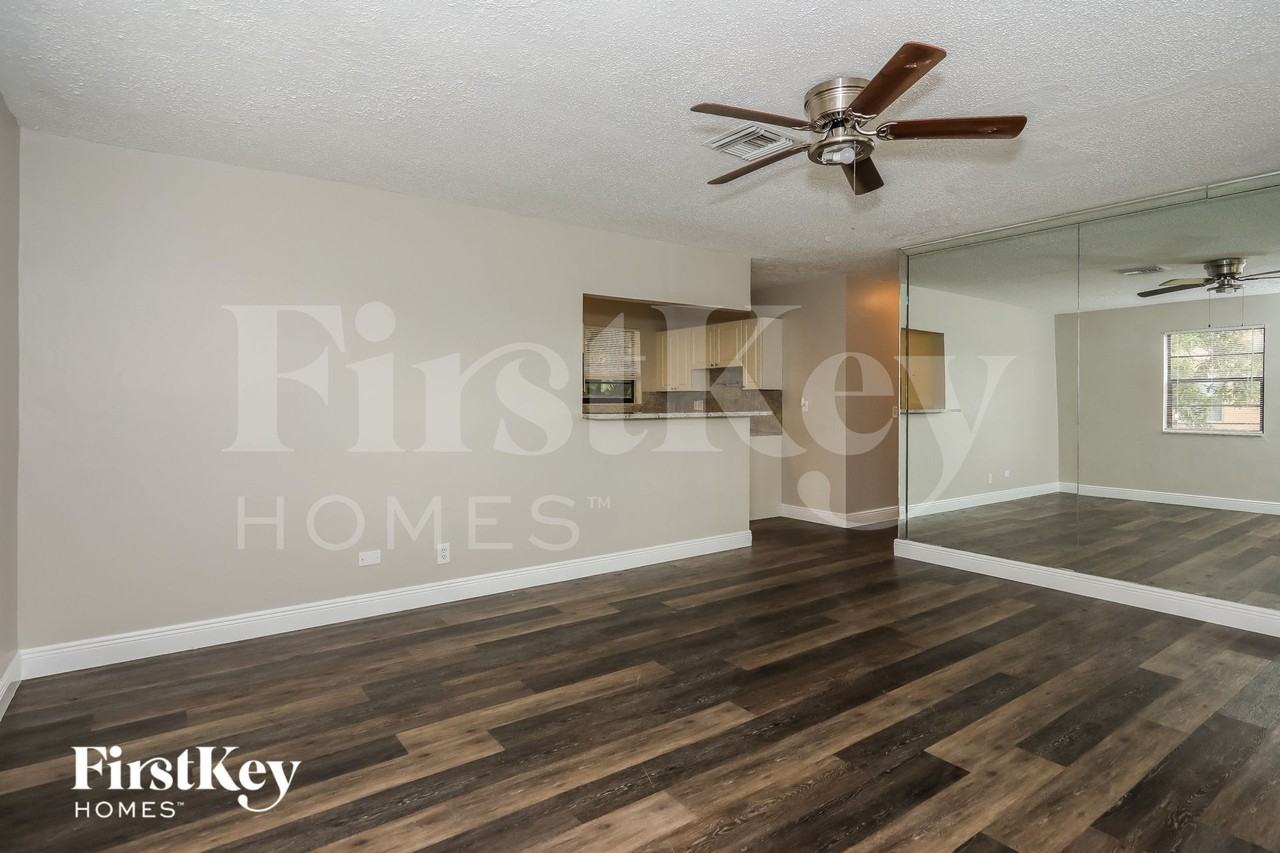 2921 Nwterrace - Photo 2 of 14