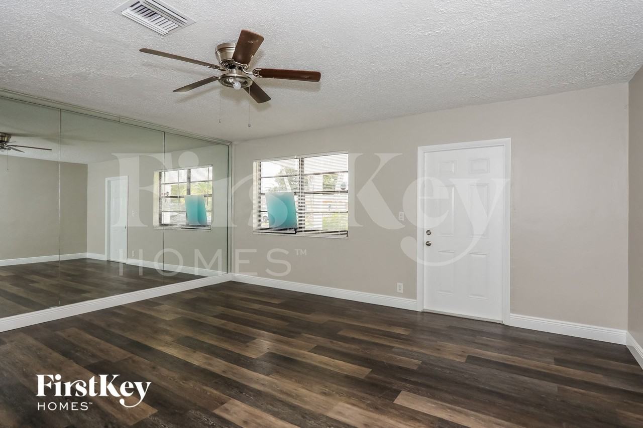 2921 Nwterrace - Photo 3 of 14