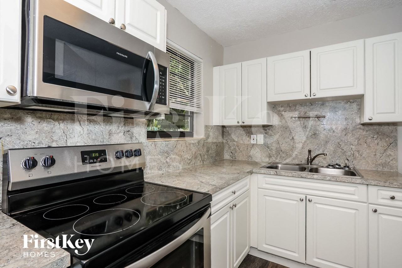 2921 Nwterrace - Photo 5 of 14