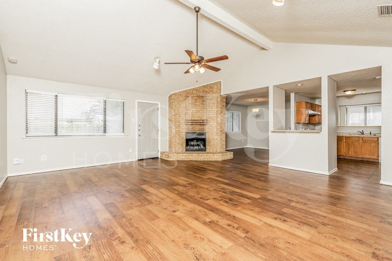 2661 Claremont Dr - Photo 2 of 15