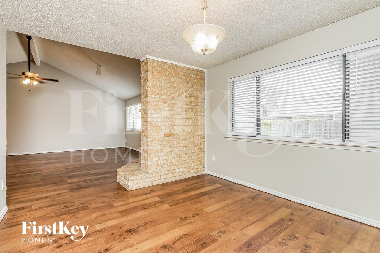 2661 Claremont Dr - Photo 5 of 15