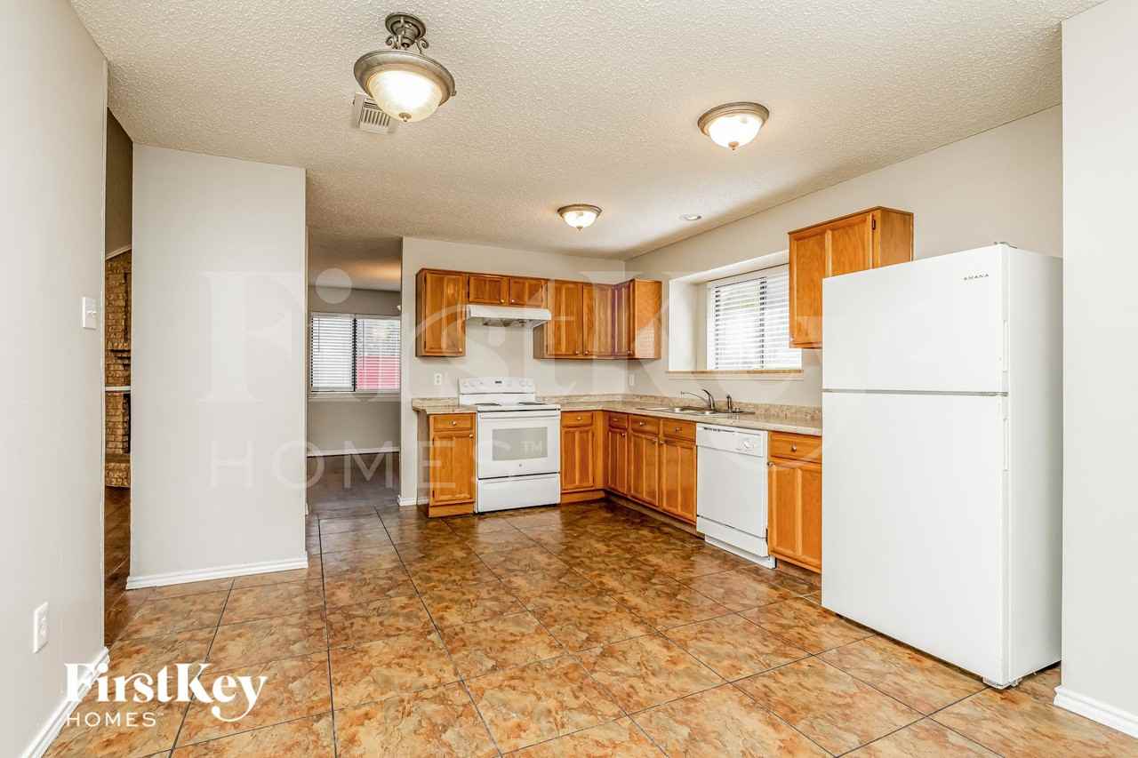 2661 Claremont Dr - Photo 6 of 15